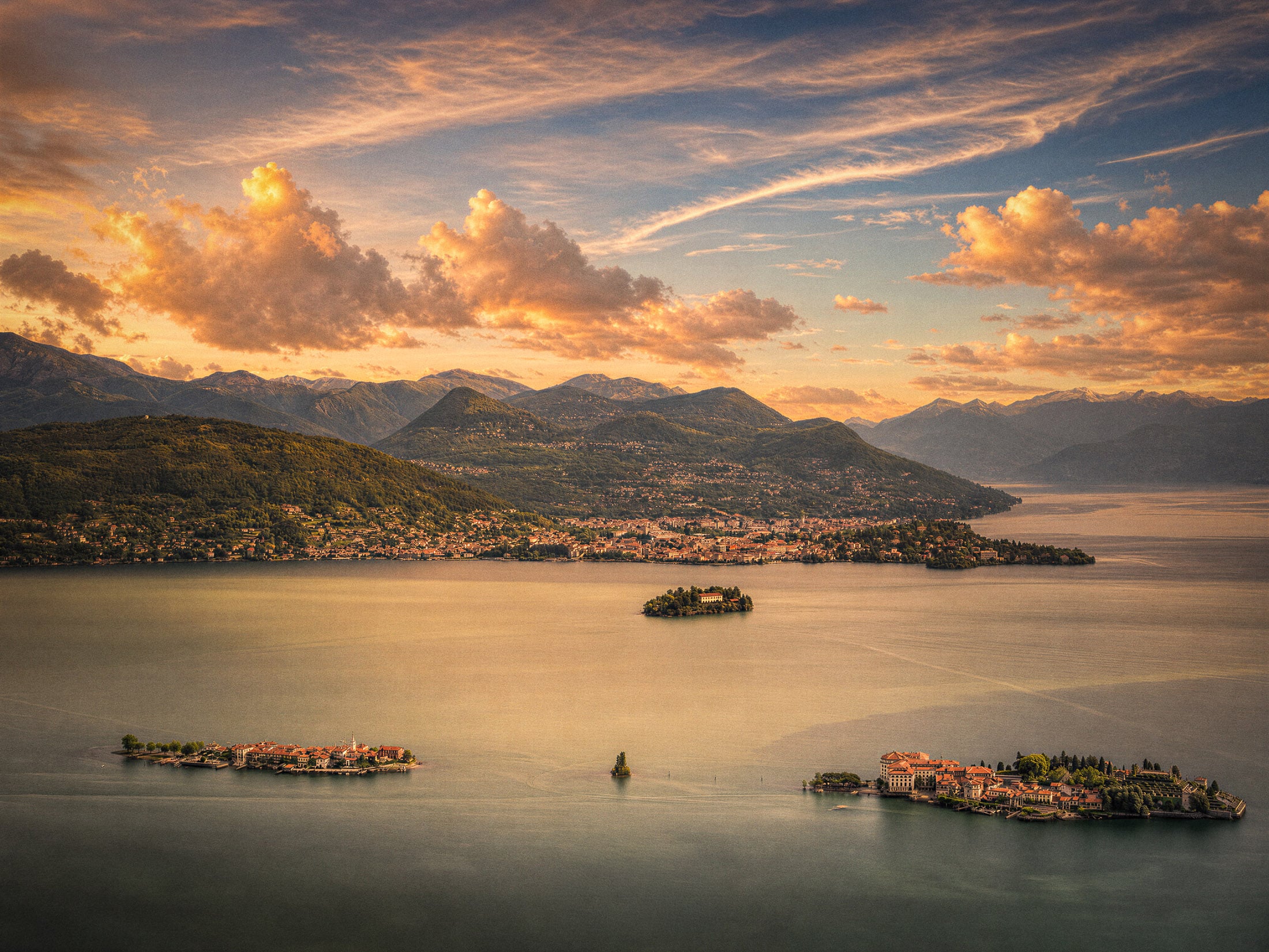 Island garden on Lake Maggiore, intimate Italian lake wedding setting